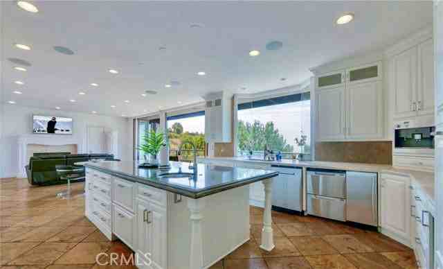 7218 Mulholland Dr - Photo 4 of 6