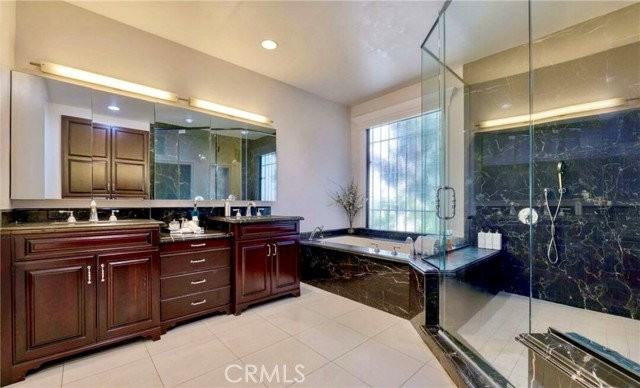 7218 Mulholland Dr - Photo 5 of 6