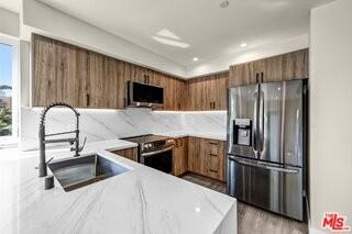 1305 N Sycamore Ave #1-2 - Photo 3 of 8