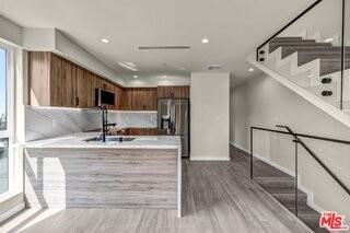1305 N Sycamore Ave #1-2 - Photo 4 of 8
