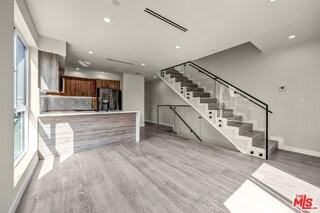 1305 N Sycamore Ave #1-2 - Photo 5 of 8