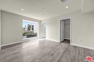 1305 N Sycamore Ave #1-2 - Photo 7 of 8
