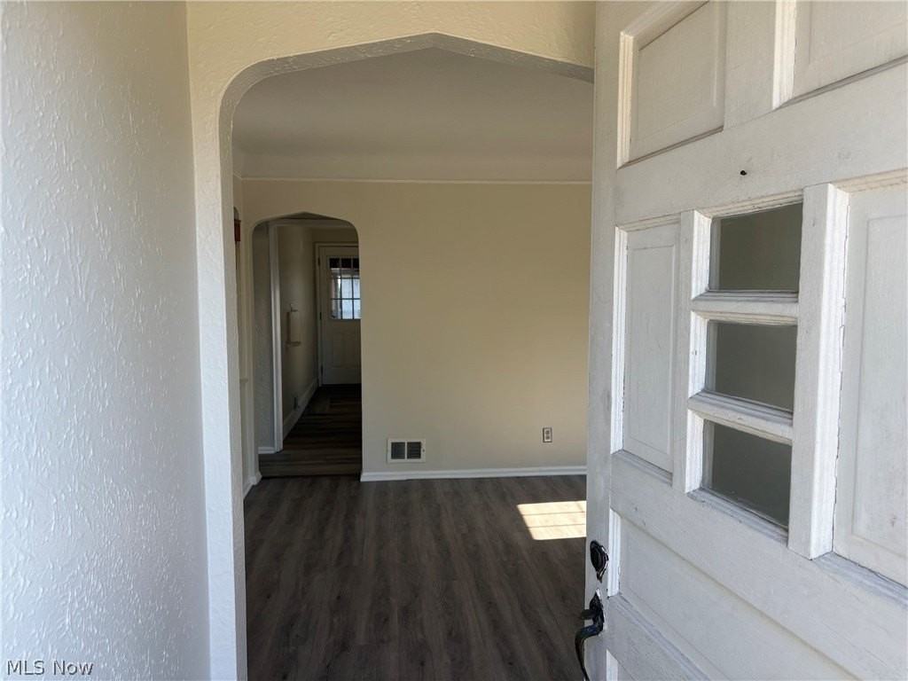 1211 Tuxedo Ave - Photo 5 of 16