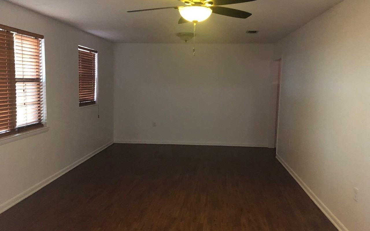 727 Sw Cypress Lake Rd - Photo 2 of 17