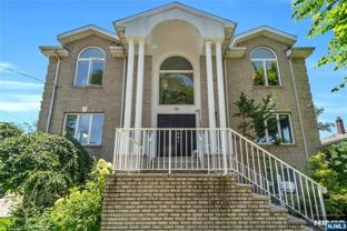 290 Mohegan Way - Photo 1 of 1