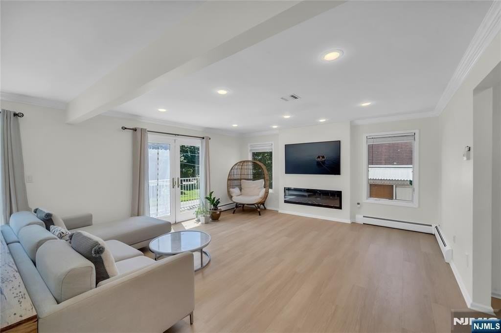 290 Mohegan Way - Photo 4 of 31