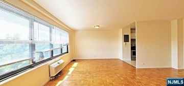 featured image of 2348 Linwood Ave #4M