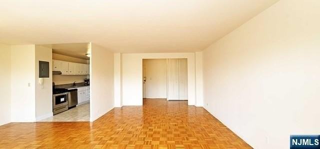 2348 Linwood Ave #4M - Photo 4 of 18