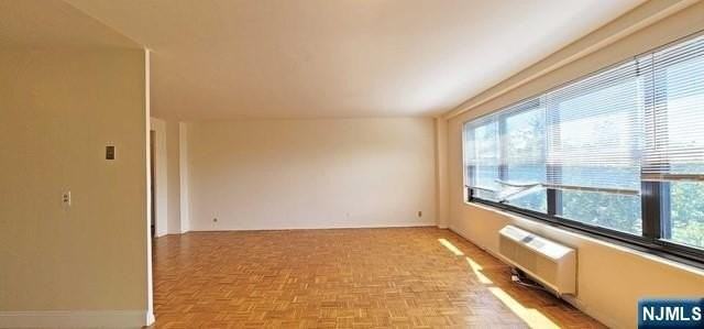 2348 Linwood Ave #4M - Photo 5 of 18