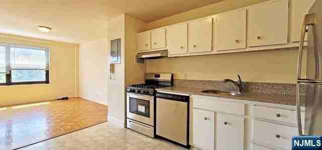 2348 Linwood Ave #4M - Photo 7 of 18