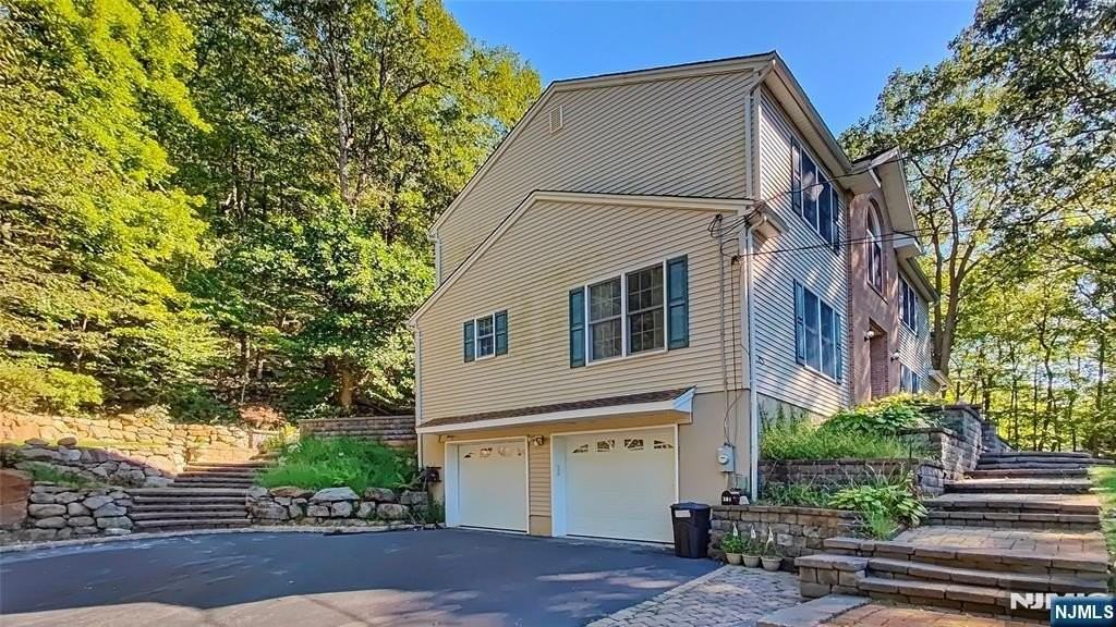 281 Kinnelon Rd - Photo 3 of 43