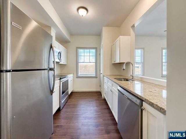 103 Johnson Ave #201 - Photo 2 of 11