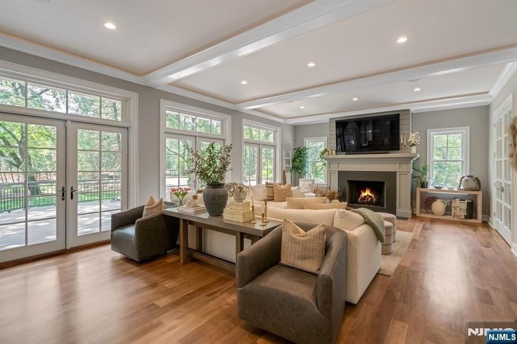 4 Brookview Ct - Photo 3 of 38
