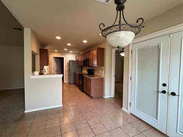 11704 S Gum Ave - Photo 5 of 11