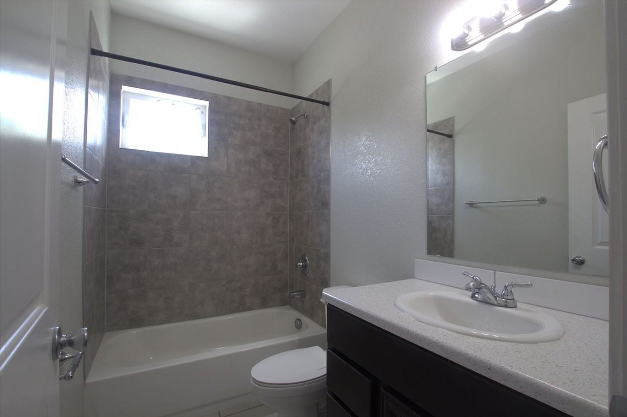 1601 Kimbark StreetUnit 201 #201 - Photo 3 of 16