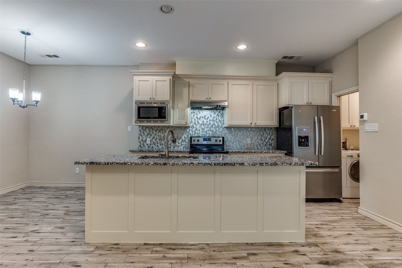 336 Austin Ave - Photo 7 of 25