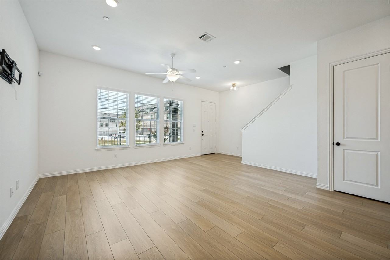 2304 Bulin Dr - Photo 3 of 14