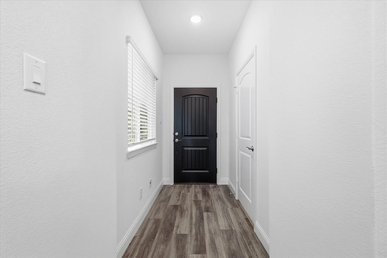 202 Griffith Dr #16 - Photo 2 of 31