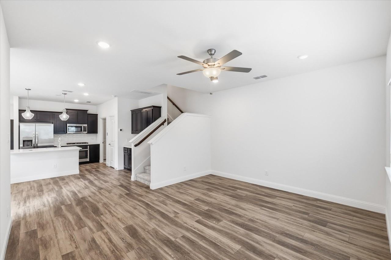 202 Griffith Dr #16 - Photo 4 of 31