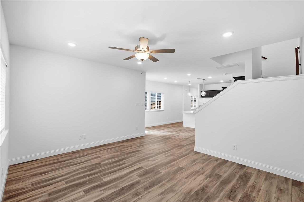 202 Griffith Dr #16 - Photo 5 of 31