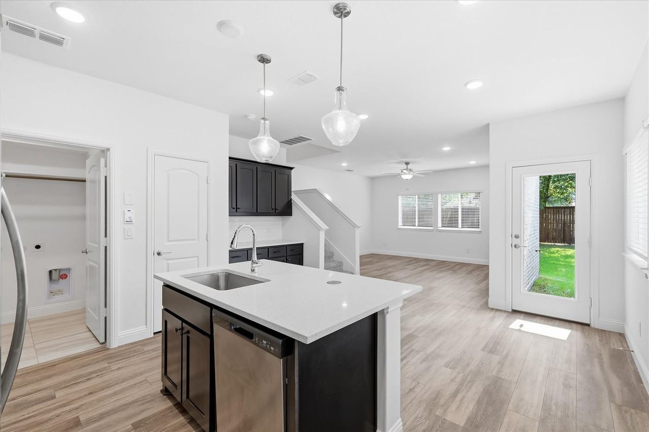 202 Griffith Dr #16 - Photo 6 of 31