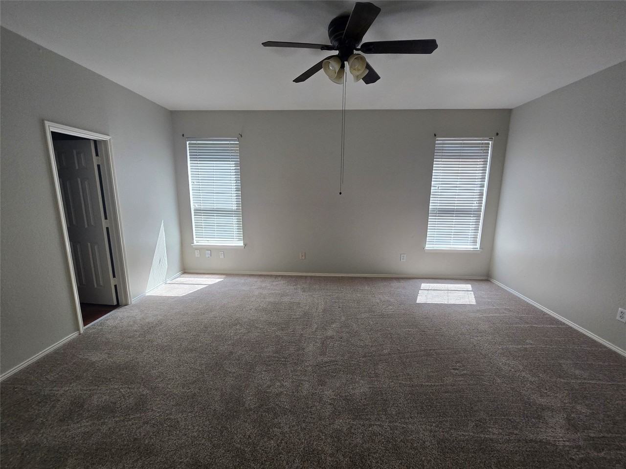 9201 Popes Creek Ct - Photo 4 of 17