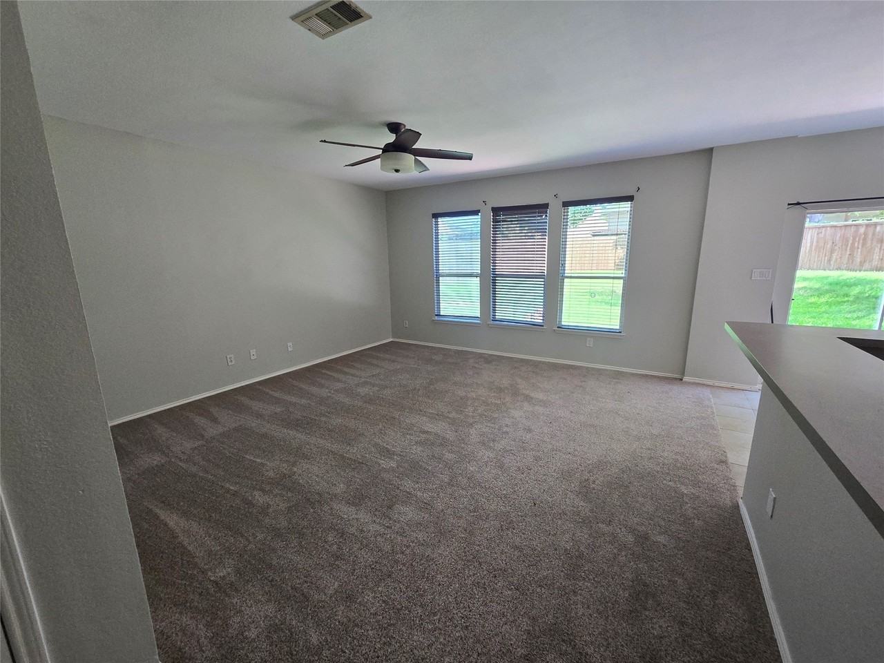9201 Popes Creek Ct - Photo 7 of 17