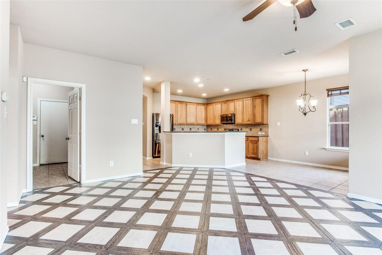 3305 Timber Ridge Trl - Photo 4 of 20