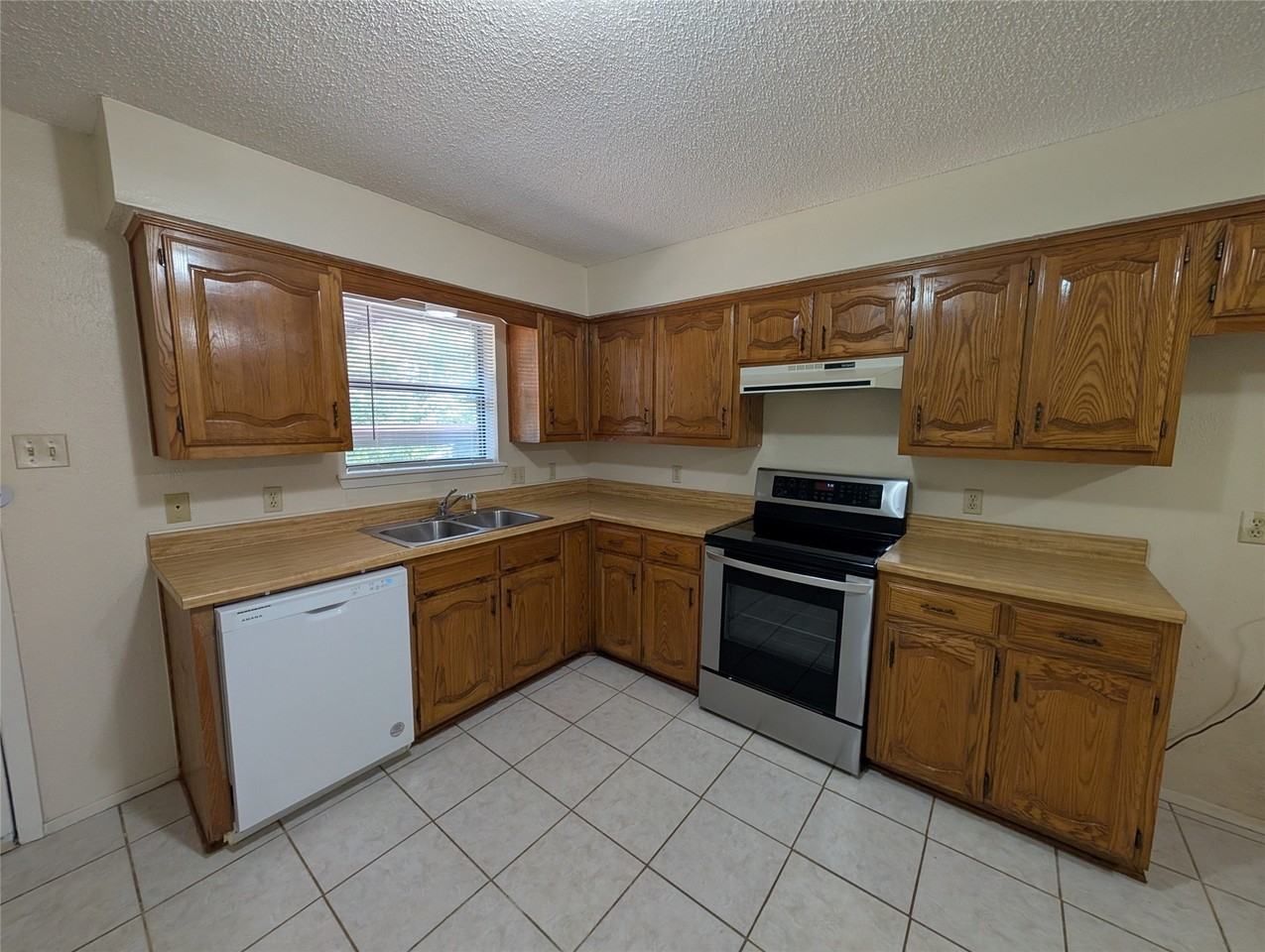 604 E Oak St #B - Photo 5 of 15