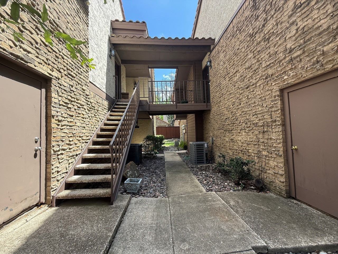336 Melrose Dr #8A - Photo 2 of 24