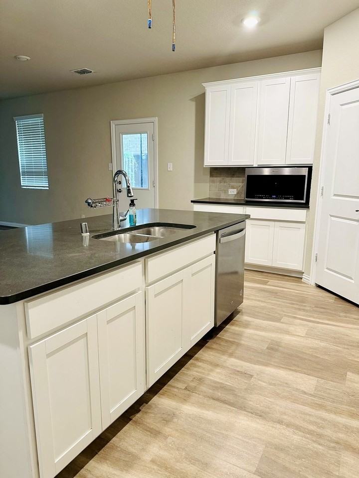 3706 Glenn Mews - Photo 7 of 36