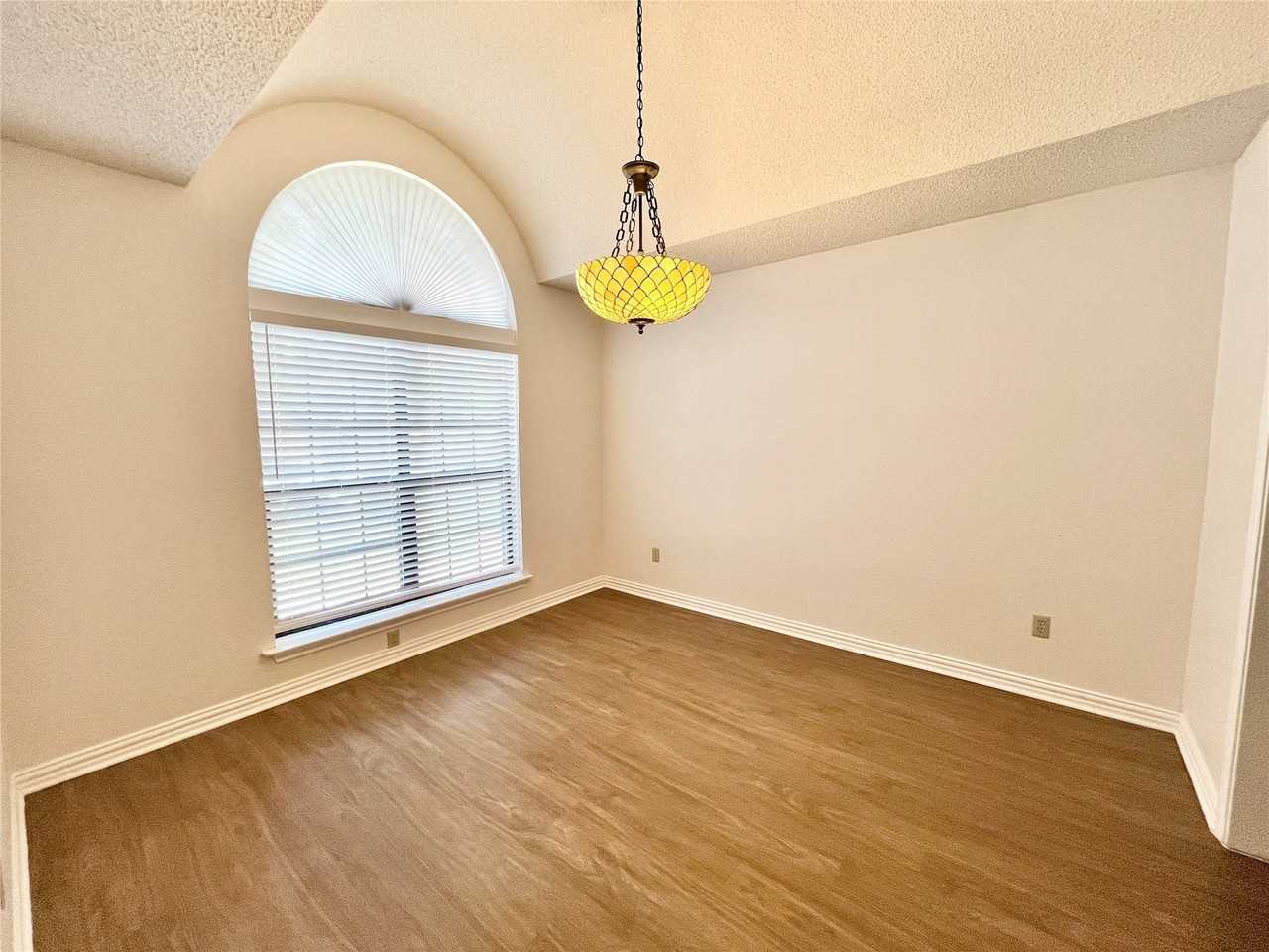 6105 Paradise Dr - Photo 3 of 28