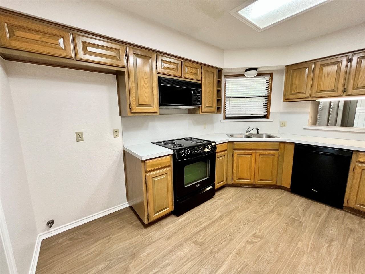 6105 Paradise Dr - Photo 5 of 28