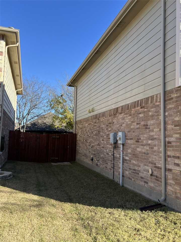 12836 Cedar Hollow Dr - Photo 3 of 21