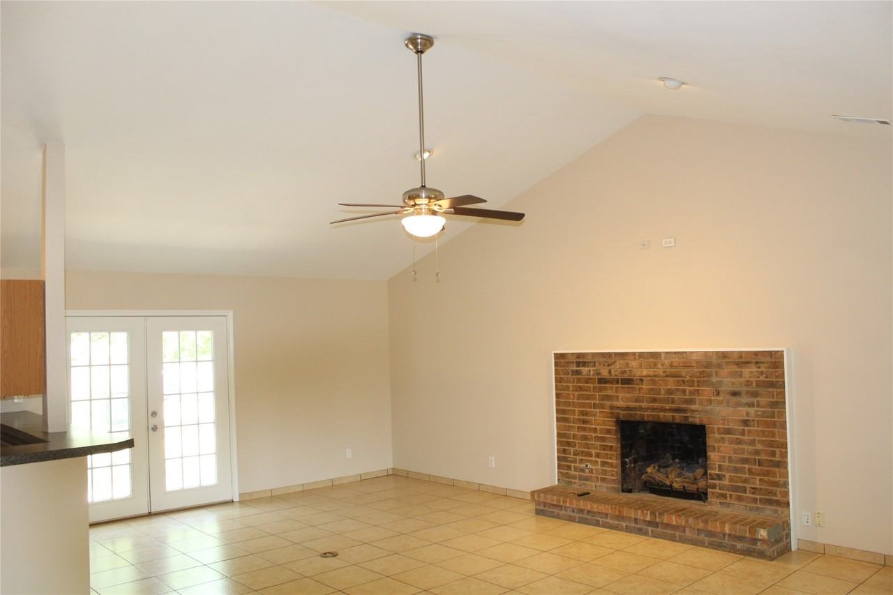 2617 Raintree Dr - Photo 2 of 11