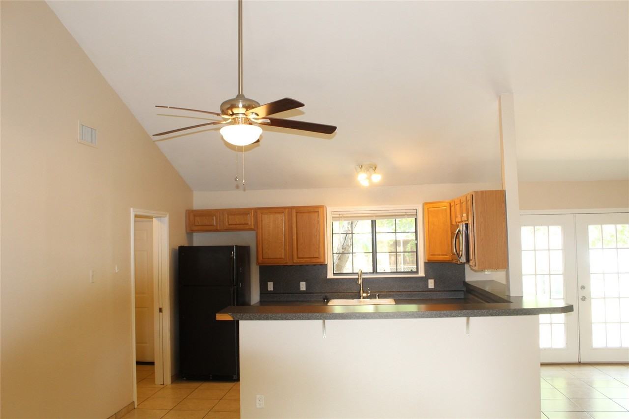 2617 Raintree Dr - Photo 3 of 11
