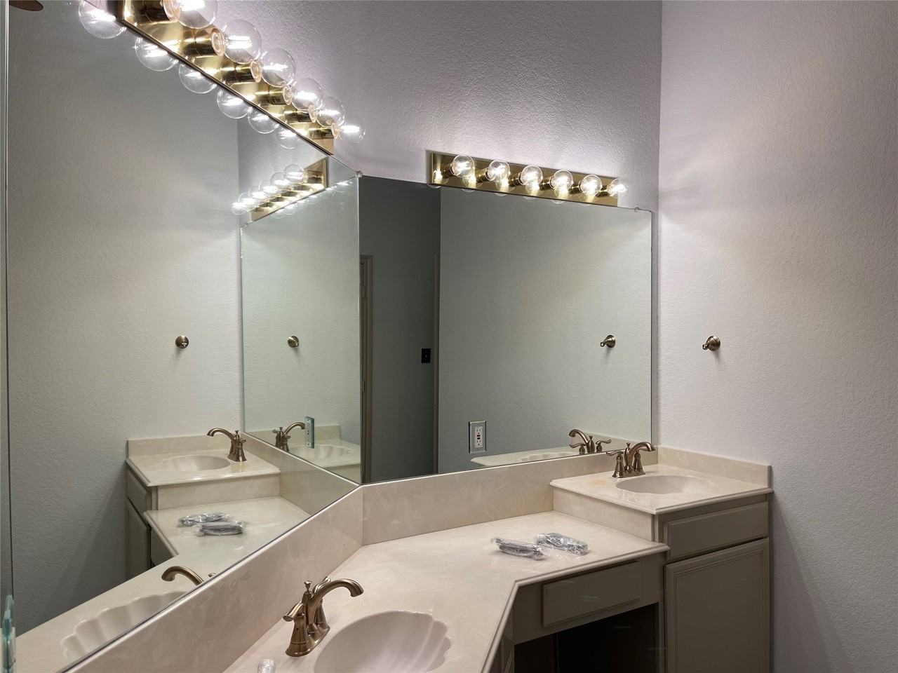 6030 Bentwood Dr - Photo 3 of 23