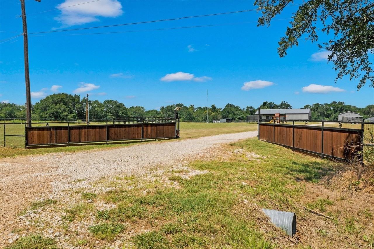 2244 County Road 3303 - Photo 2 of 22