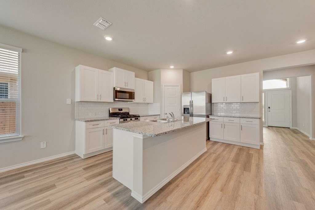 15944 Stableford Rd - Photo 4 of 22