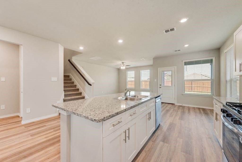 15944 Stableford Rd - Photo 5 of 22