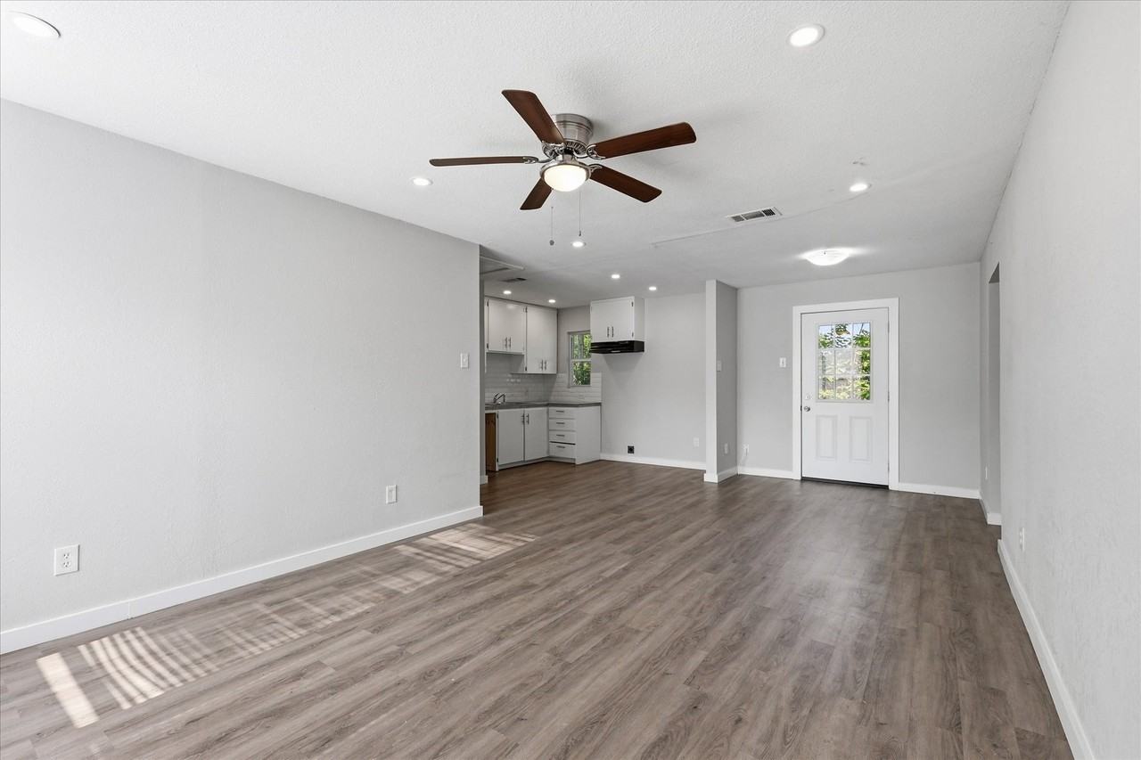 3103 S Edgefield Ave - Photo 3 of 15