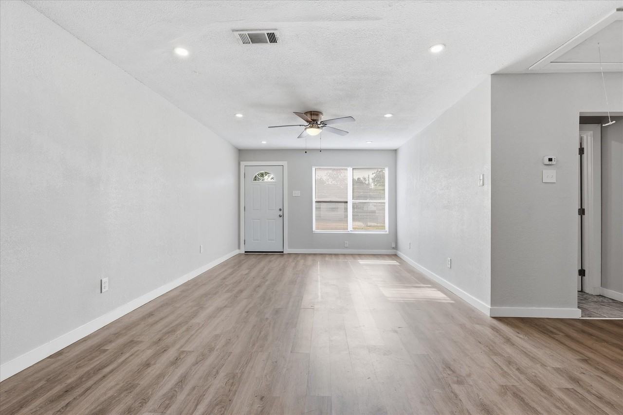 3103 S Edgefield Ave - Photo 4 of 15