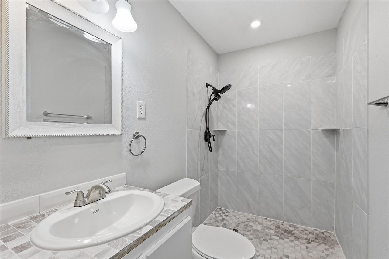3103 S Edgefield Ave - Photo 7 of 15