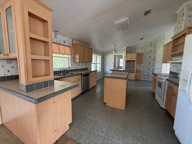 1417 Warren St - Photo 5 of 16