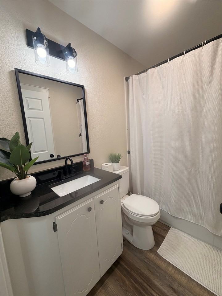 1512 Lexington St - Photo 6 of 18