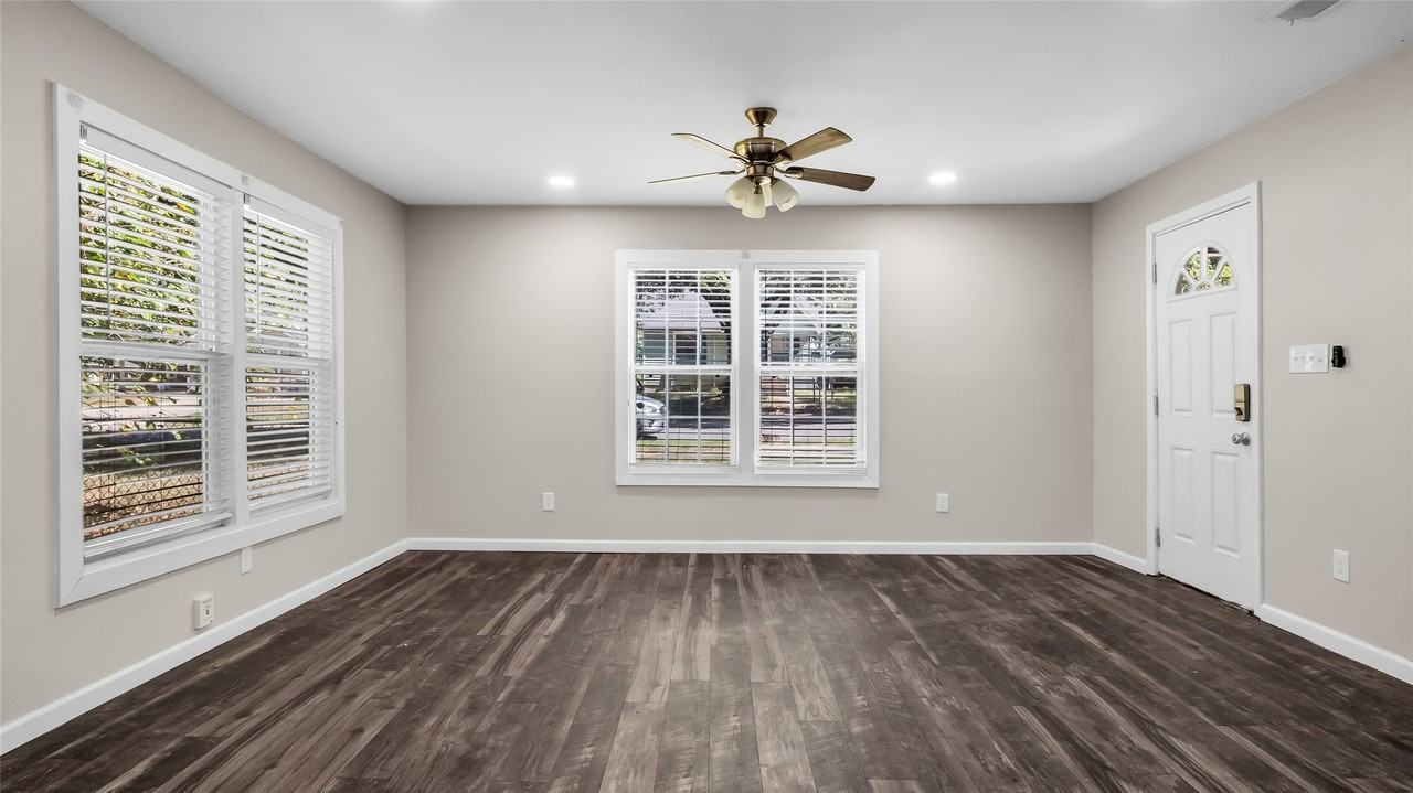 220 W Murray St - Photo 3 of 19