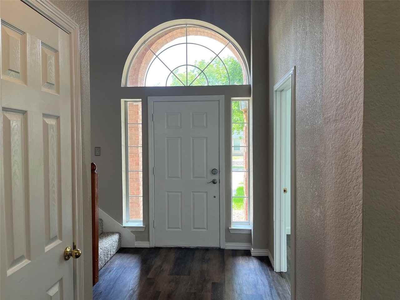 741 Willow Crest Dr - Photo 2 of 39