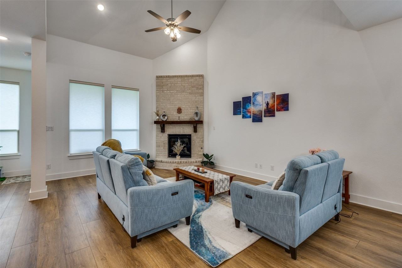 3012 Eccleston St - Photo 4 of 25