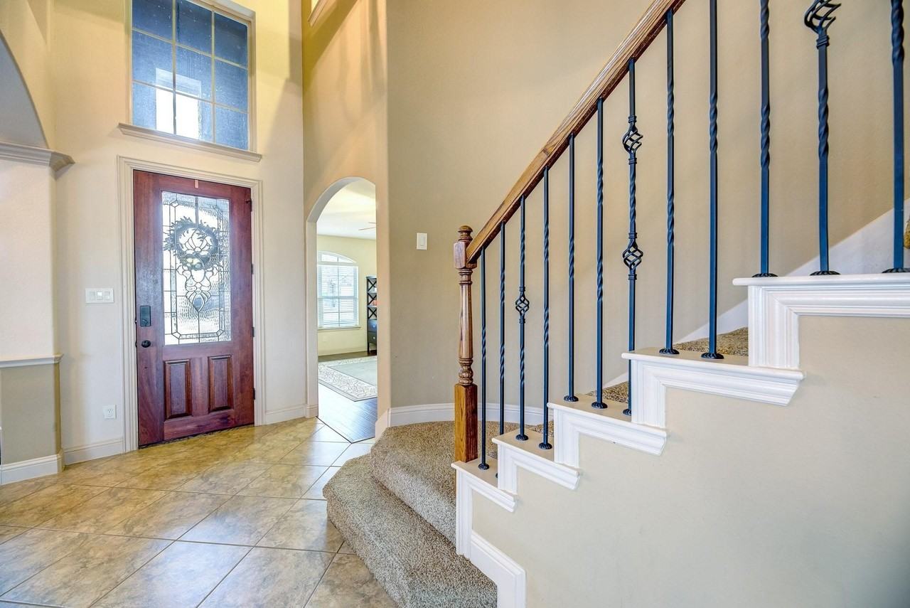 2933 Softwood Cir - Photo 2 of 24