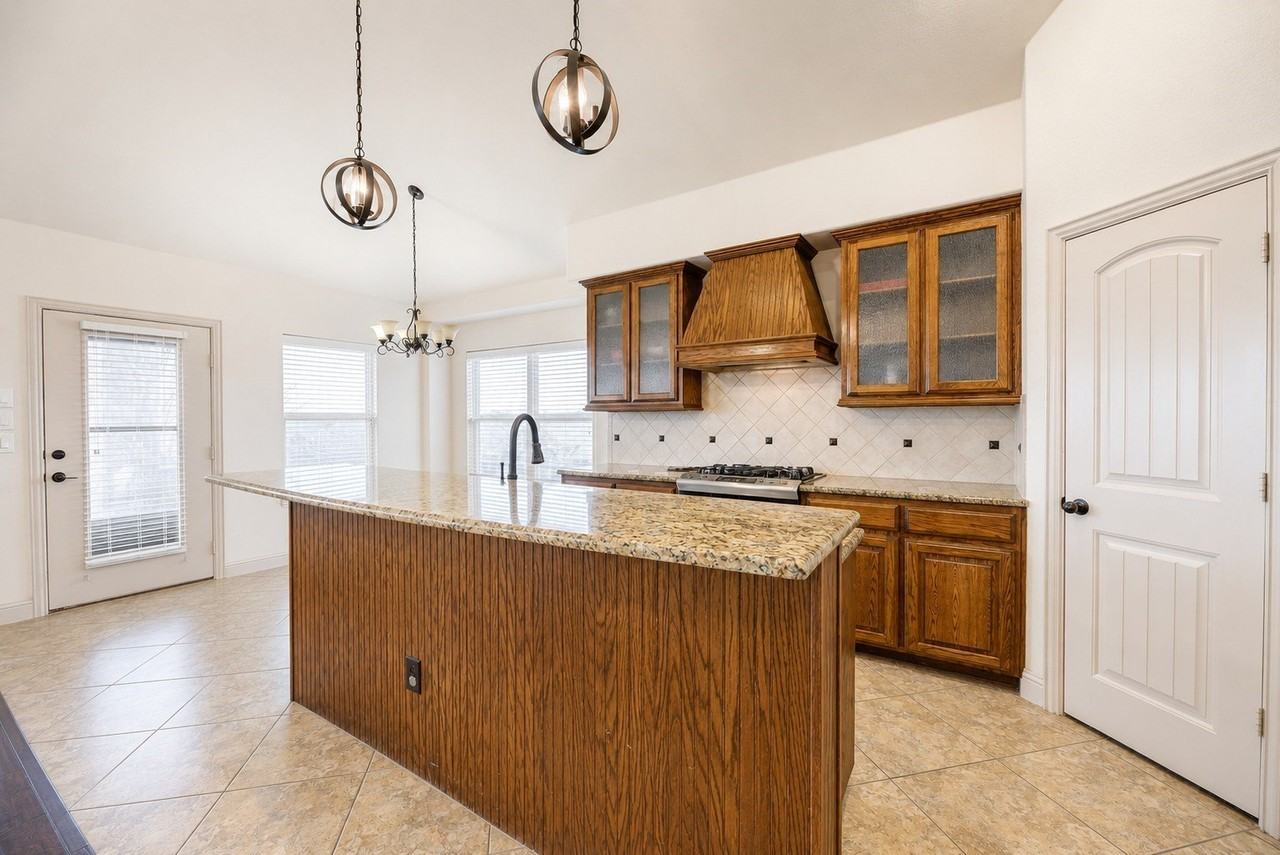 2933 Softwood Cir - Photo 7 of 24